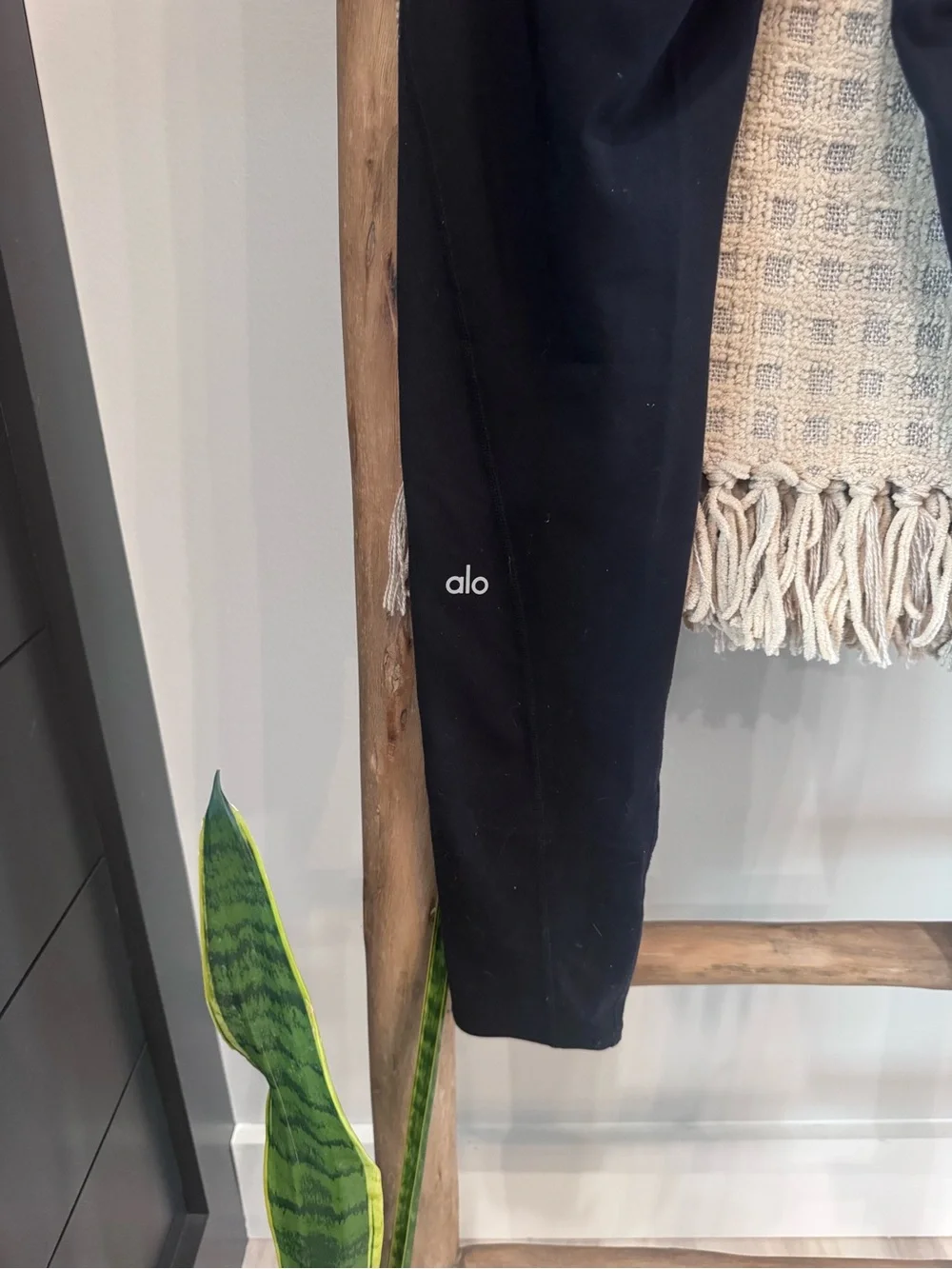 🖤🤍 Alo Better Together Leggings – Black & White | Size Small